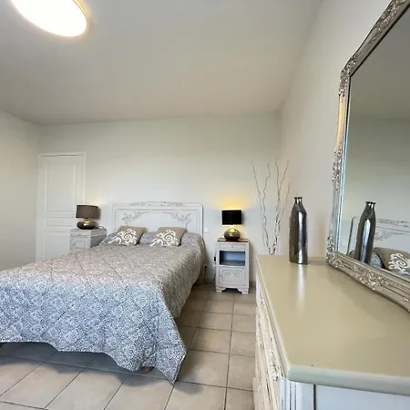 Loustaou Holiday home *