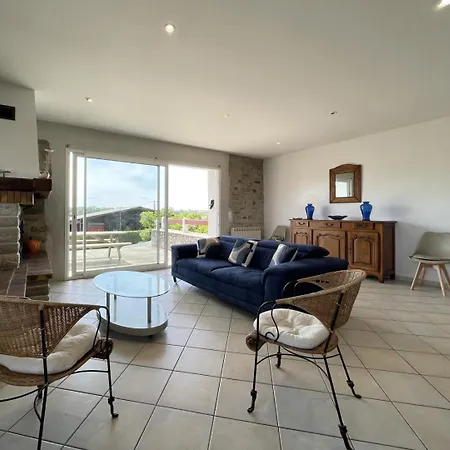 Loustaou Holiday home